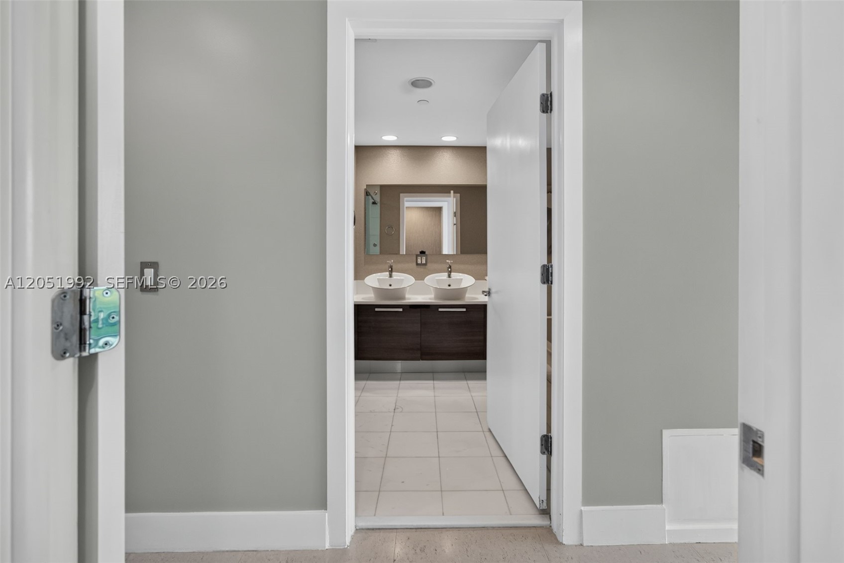 2950 NE 188th St #406, Aventura FL 33180