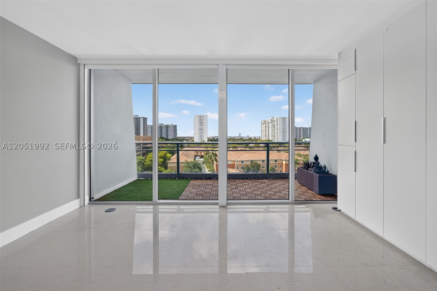 2950 NE 188th St #406, Aventura FL 33180