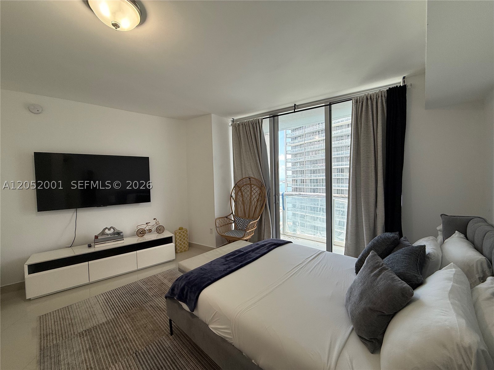 475 Brickell Ave #3207, Miami FL 33131