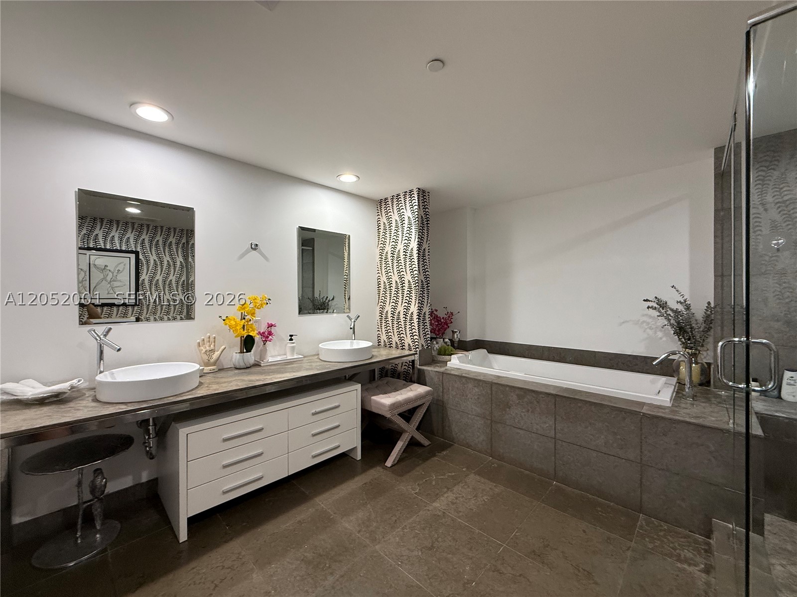 475 Brickell Ave #3207, Miami FL 33131
