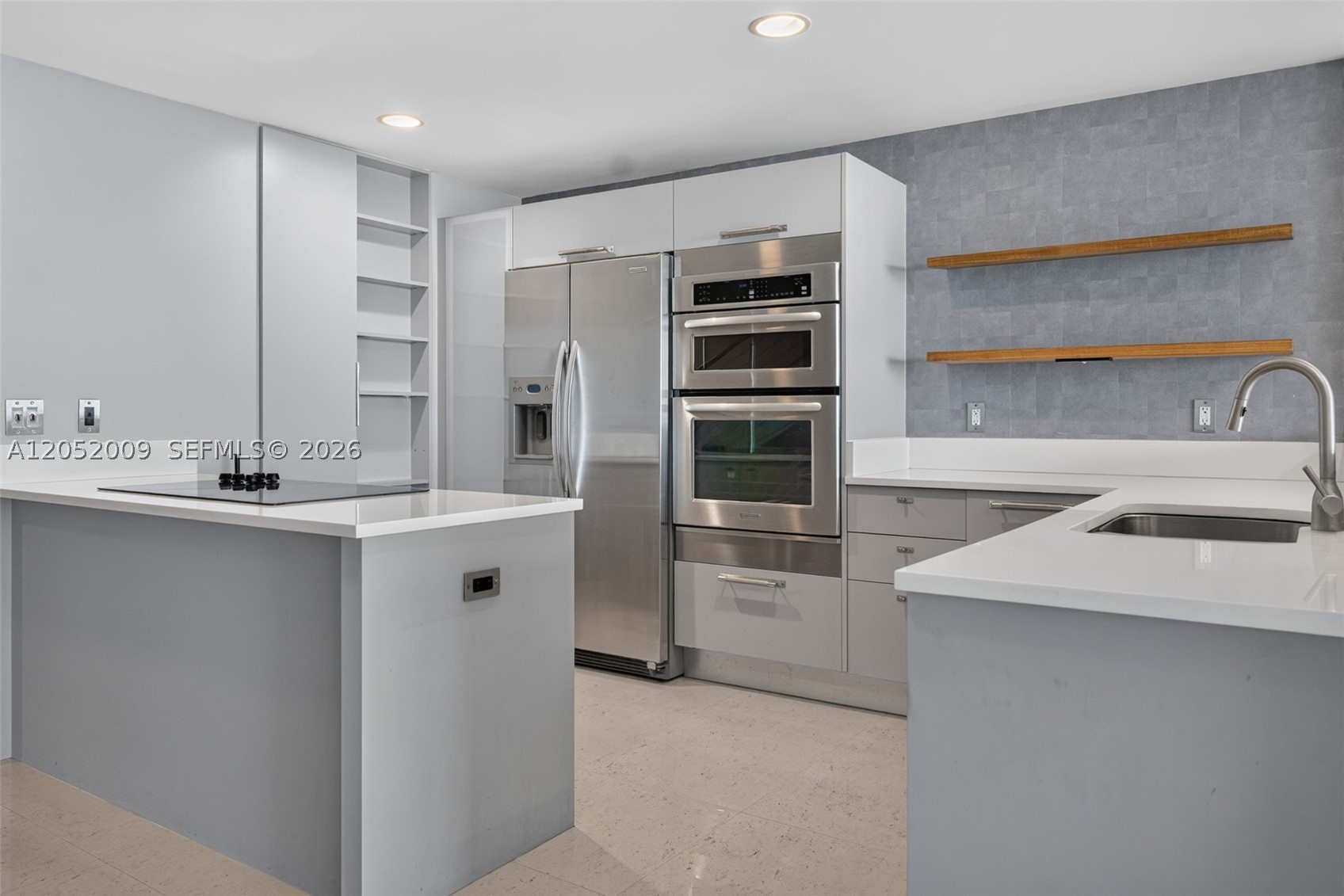 2950 NE 188th St #406, Aventura FL 33180