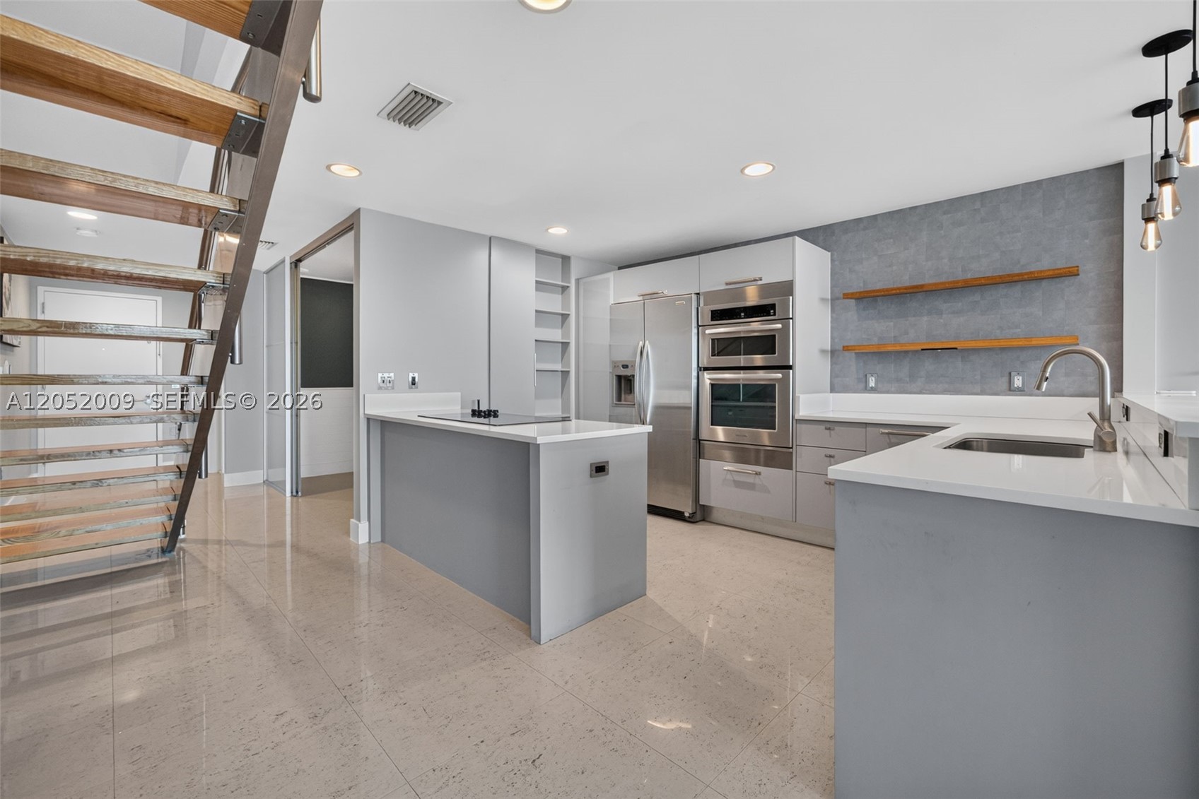 2950 NE 188th St #406, Aventura FL 33180