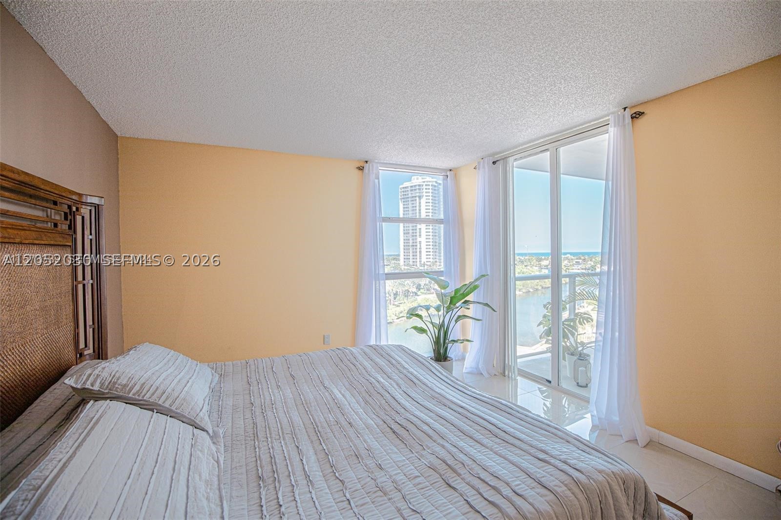 3701 N Country Club Dr #902, Aventura FL 33180