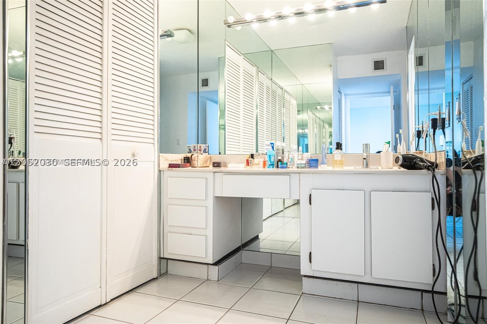 3701 N Country Club Dr #902, Aventura FL 33180