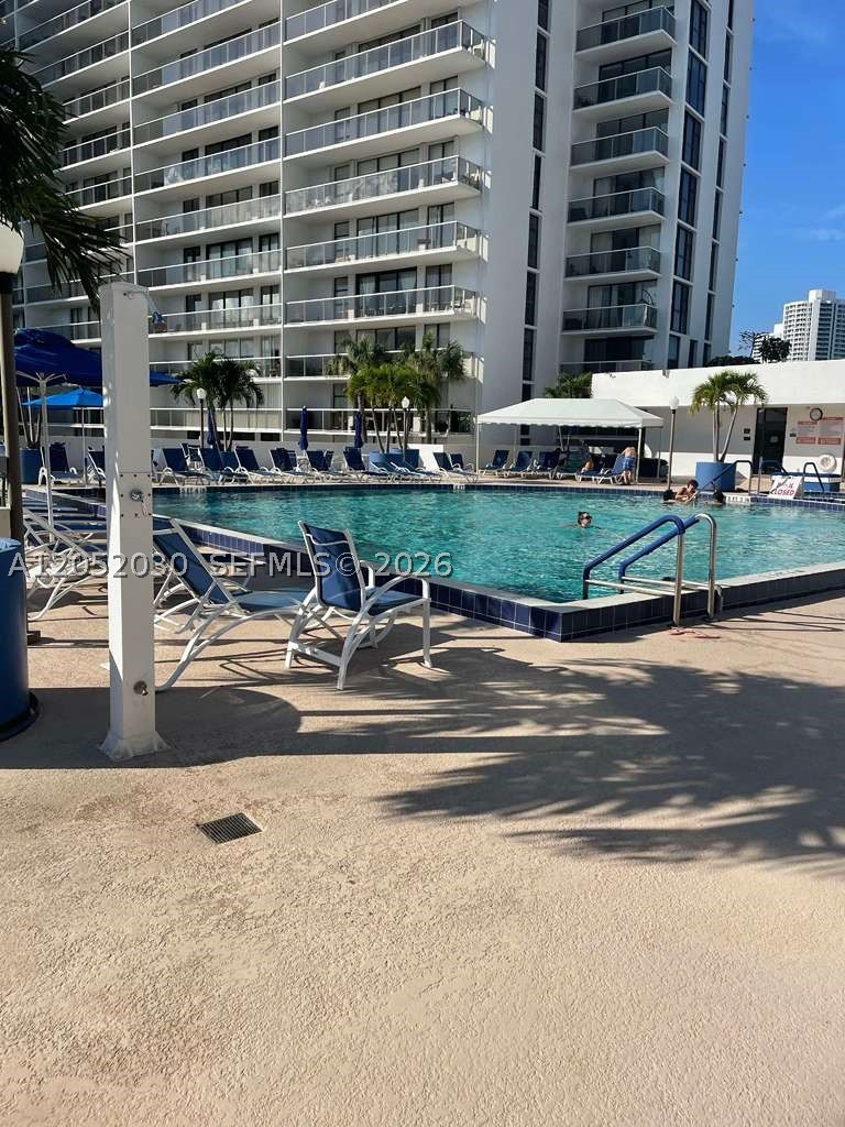 3701 N Country Club Dr #902, Aventura FL 33180