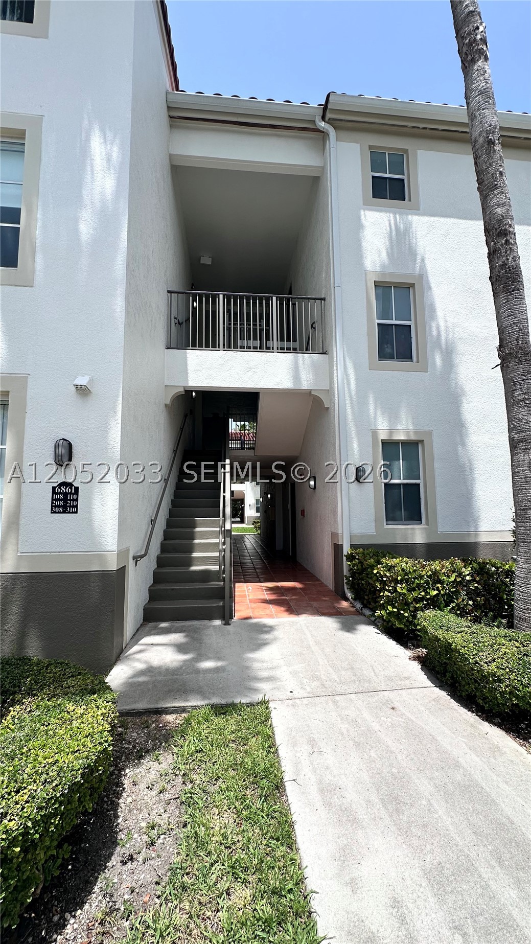 6861 SW 44th St #209, Miami FL 33155