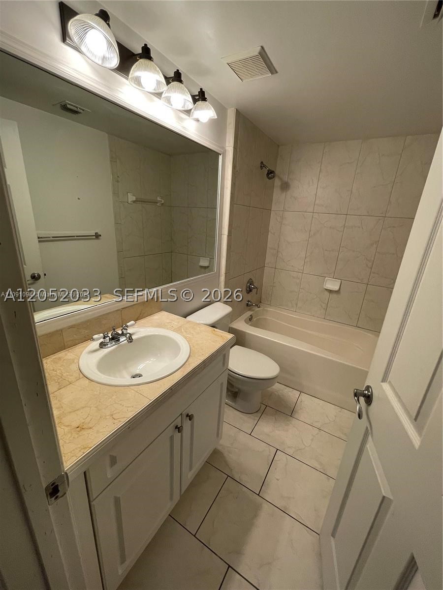 6861 SW 44th St #209, Miami FL 33155