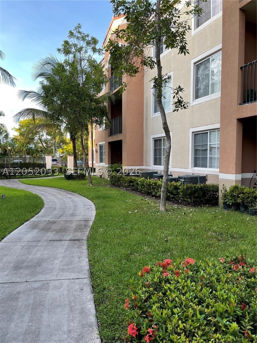 6861 SW 44th St #209, Miami FL 33155