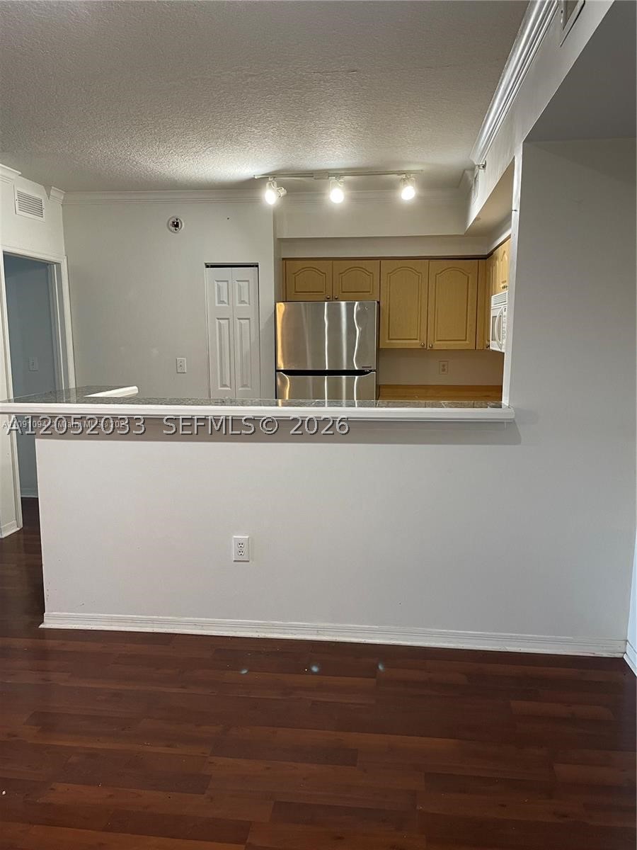 6861 SW 44th St #209, Miami FL 33155