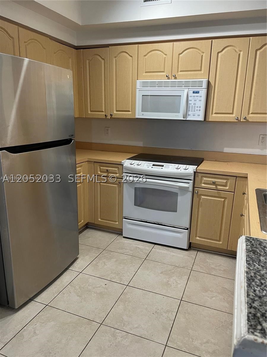 6861 SW 44th St #209, Miami FL 33155