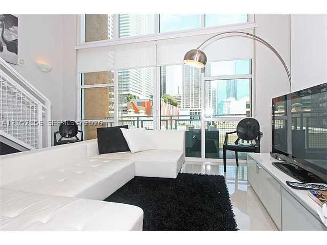 244 Biscayne Blvd #442, Miami FL 33132