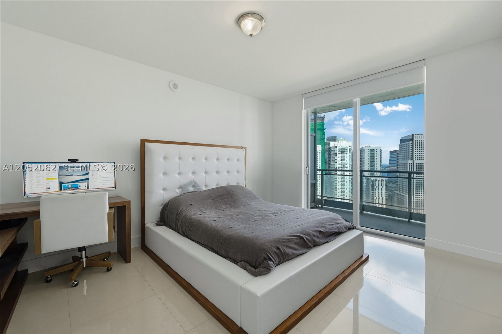 90 SW 3rd St #3511, Miami FL 33130