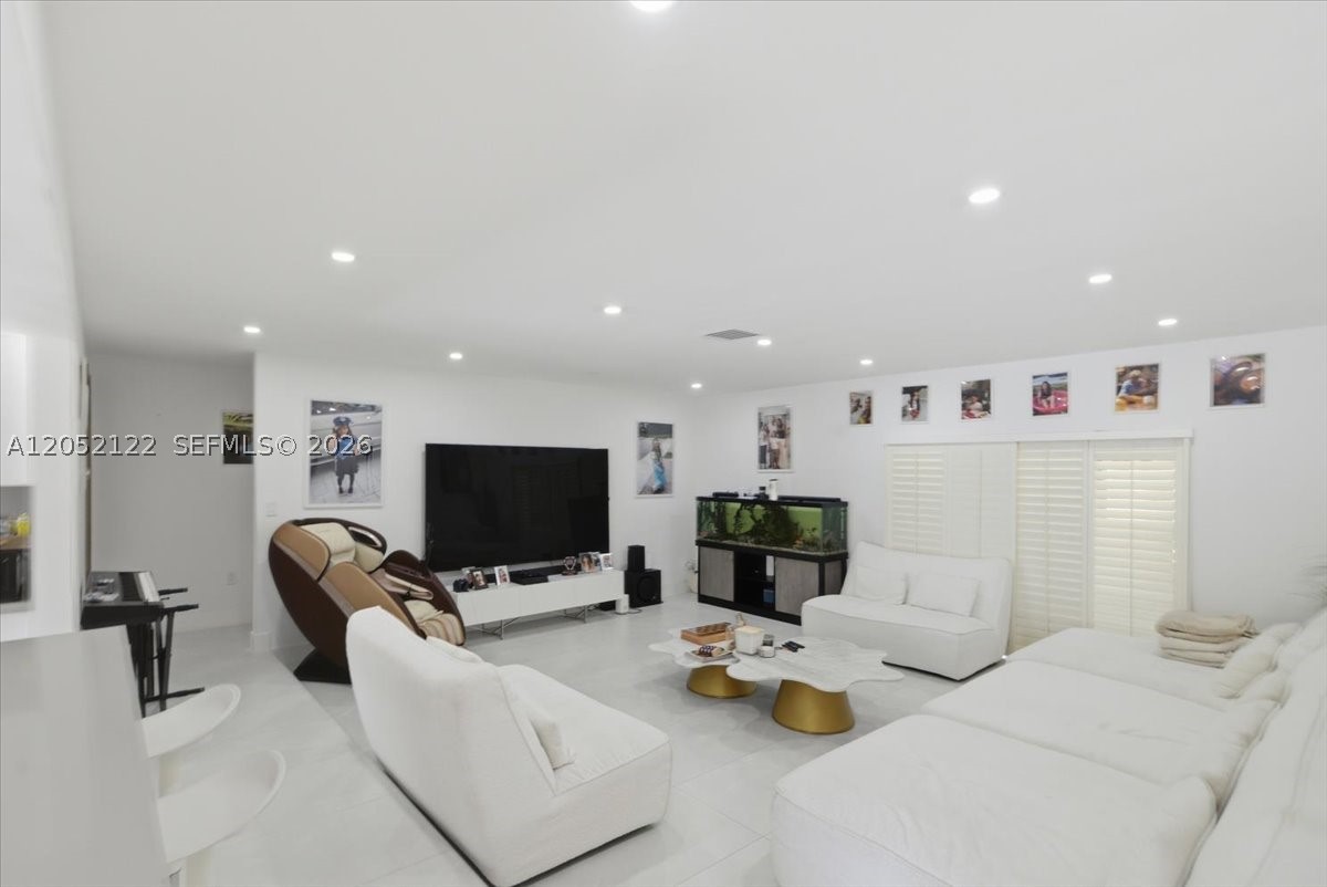 3321 NE 170th St #3321, North Miami Beach FL 33160