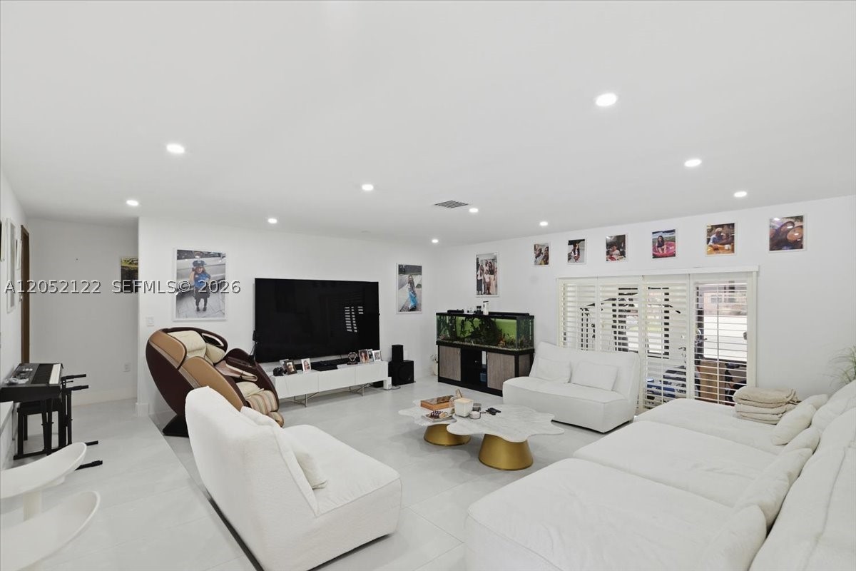 3321 NE 170th St #3321, North Miami Beach FL 33160