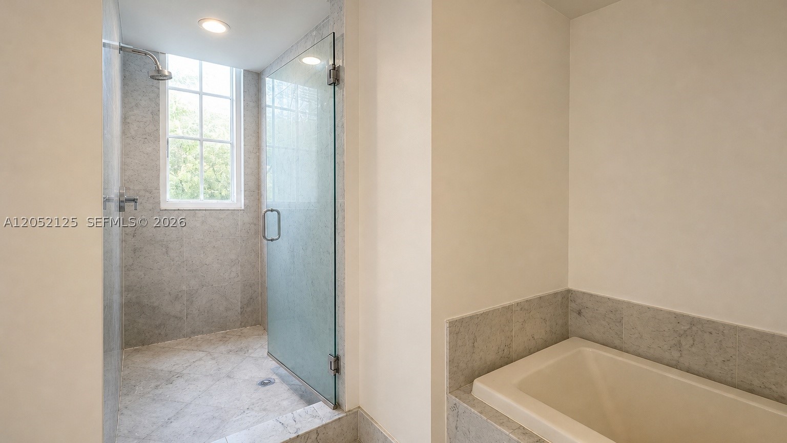 253 NE 2nd St #802, Miami FL 33132