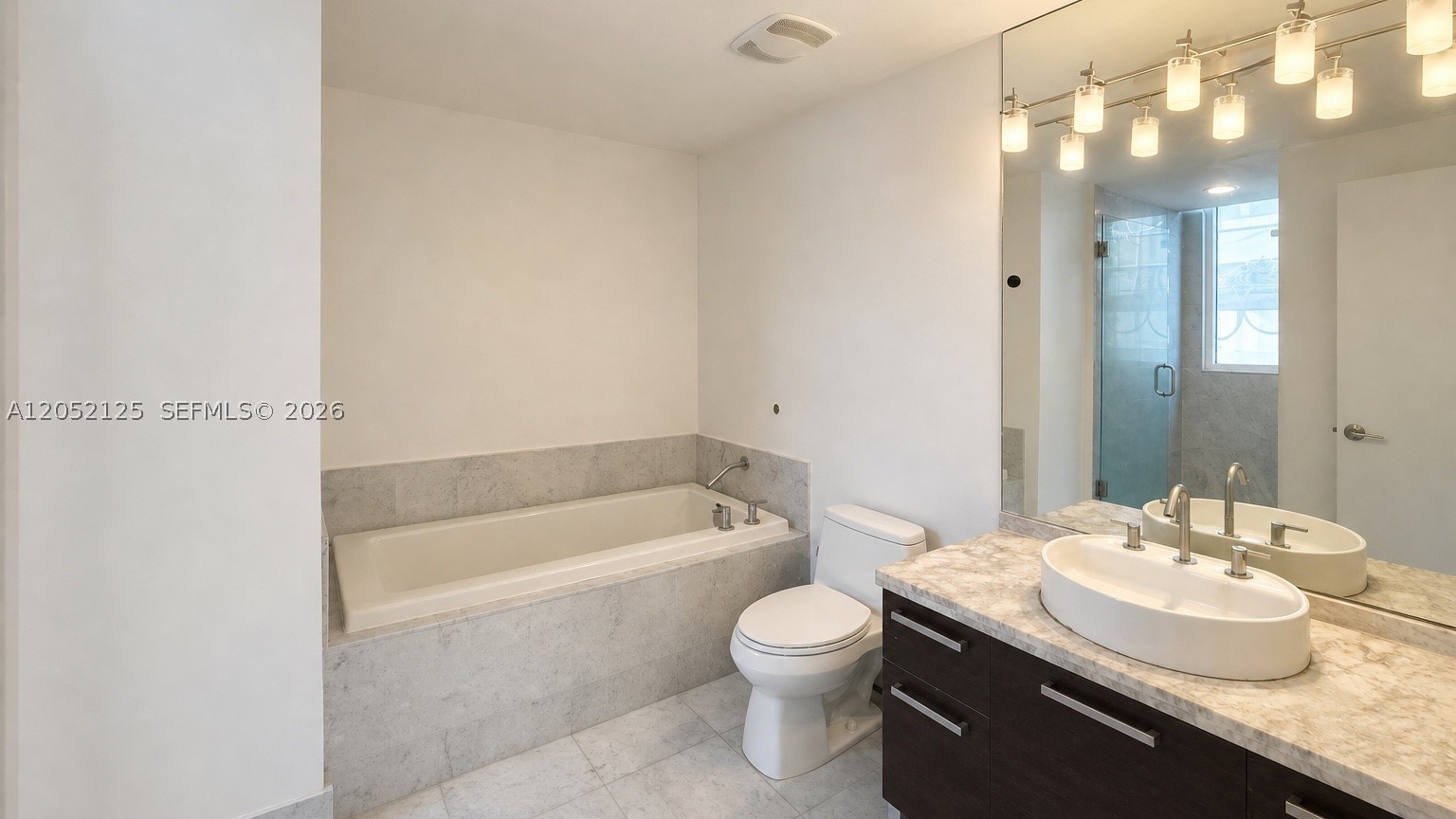253 NE 2nd St #802, Miami FL 33132