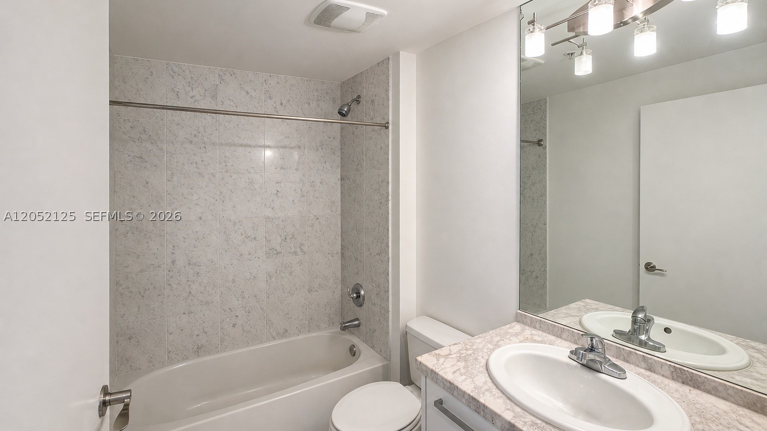 253 NE 2nd St #802, Miami FL 33132