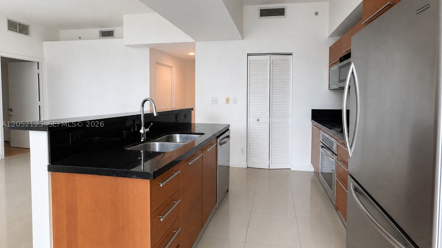 253 NE 2nd St #802, Miami FL 33132