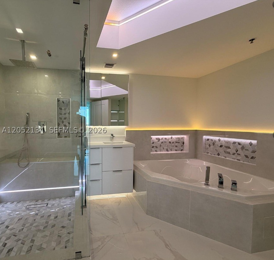 2641 N Flamingo Rd #2208N, Sunrise FL 33323