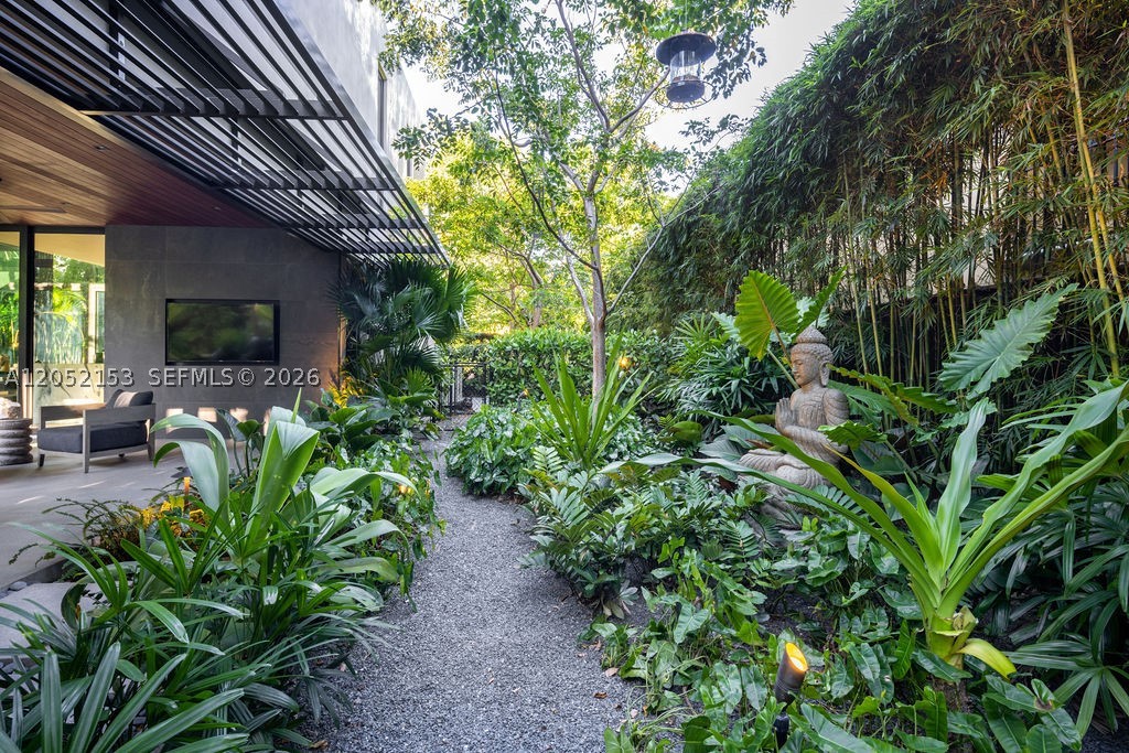 3910 Battersea Rd, Miami FL 33133