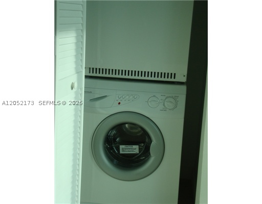 300 S Biscayne Blvd #T-3511, Miami FL 33131