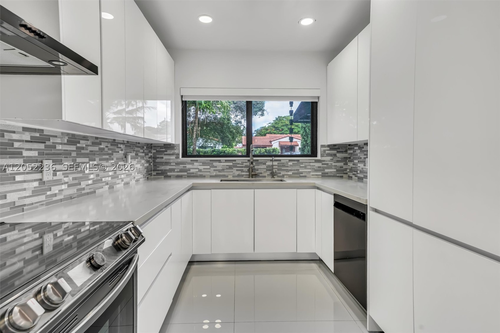 2484 SW 25th St, Miami FL 33133