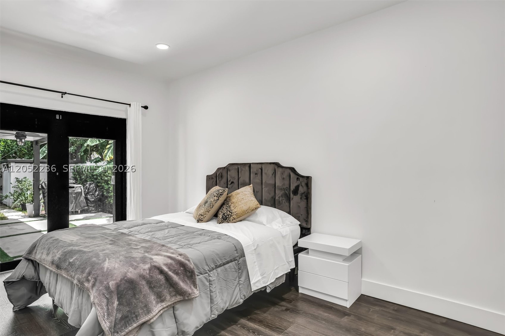 2484 SW 25th St, Miami FL 33133