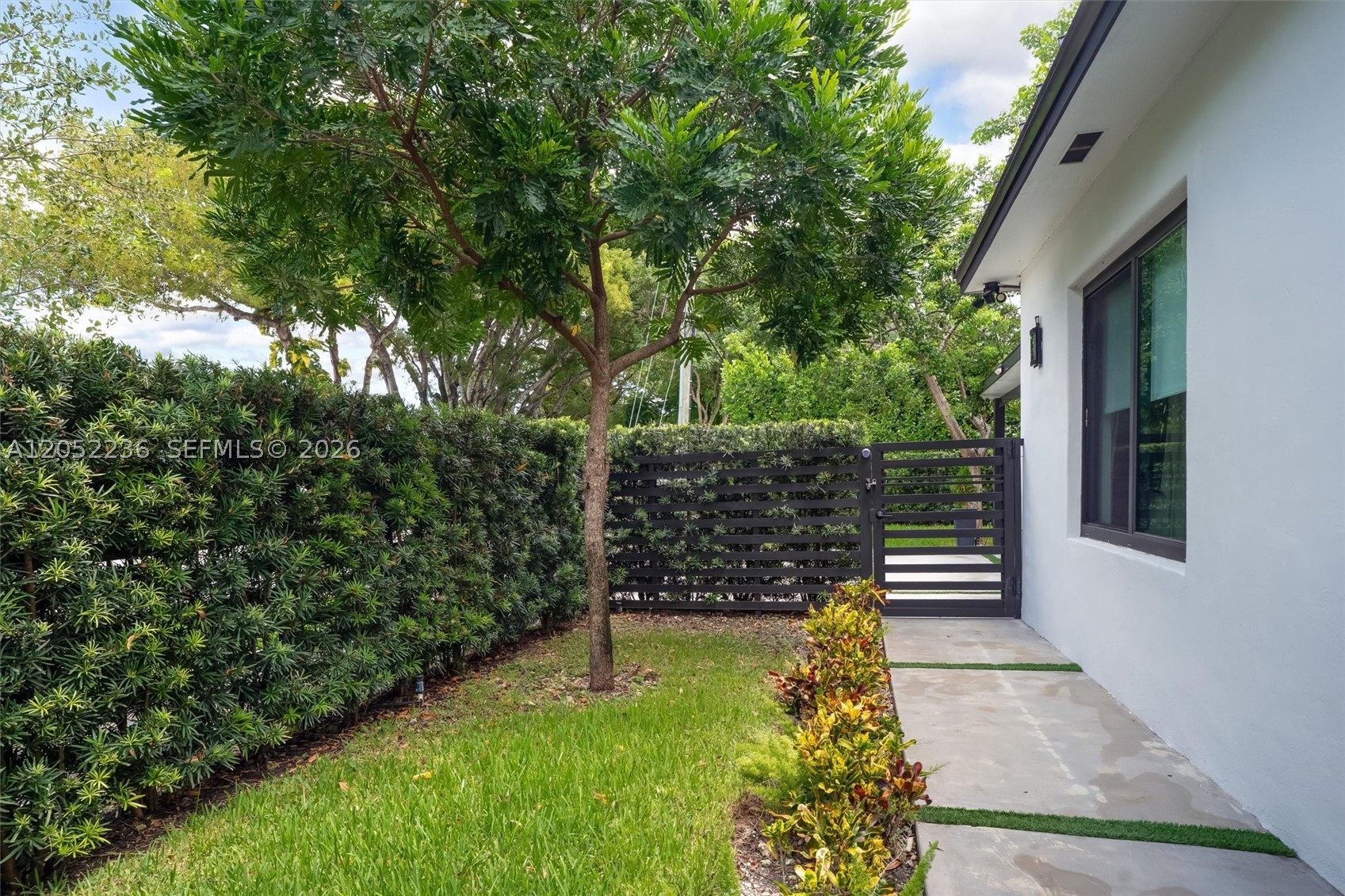 2484 SW 25th St, Miami FL 33133