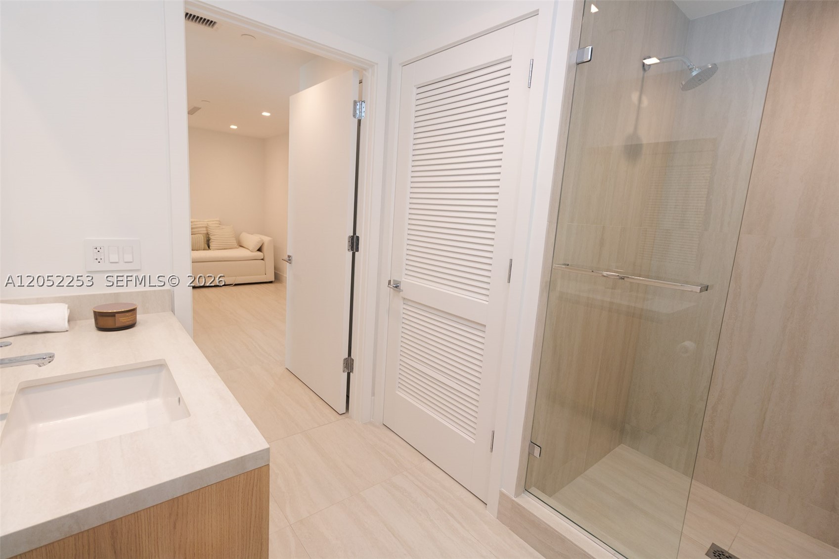2411 Laguna Circle #1704, North Miami FL 33181