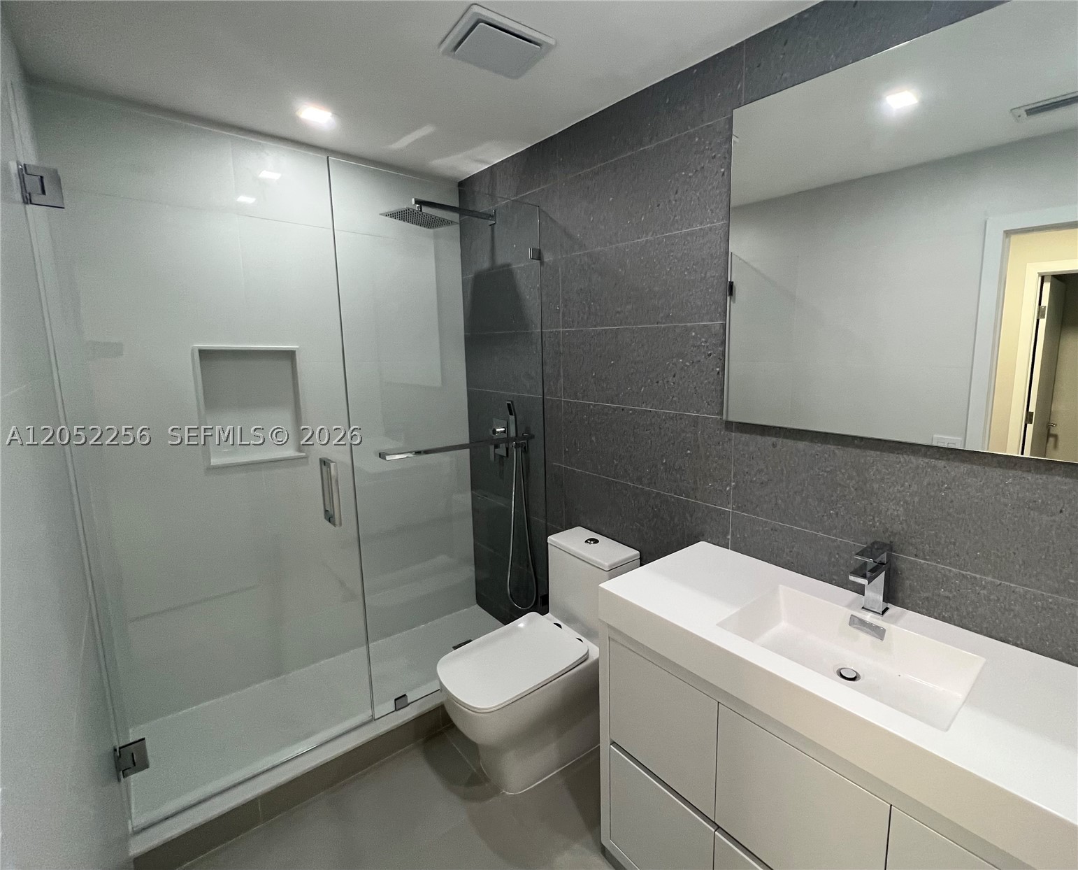240 SE 7th St, Dania Beach FL 33004