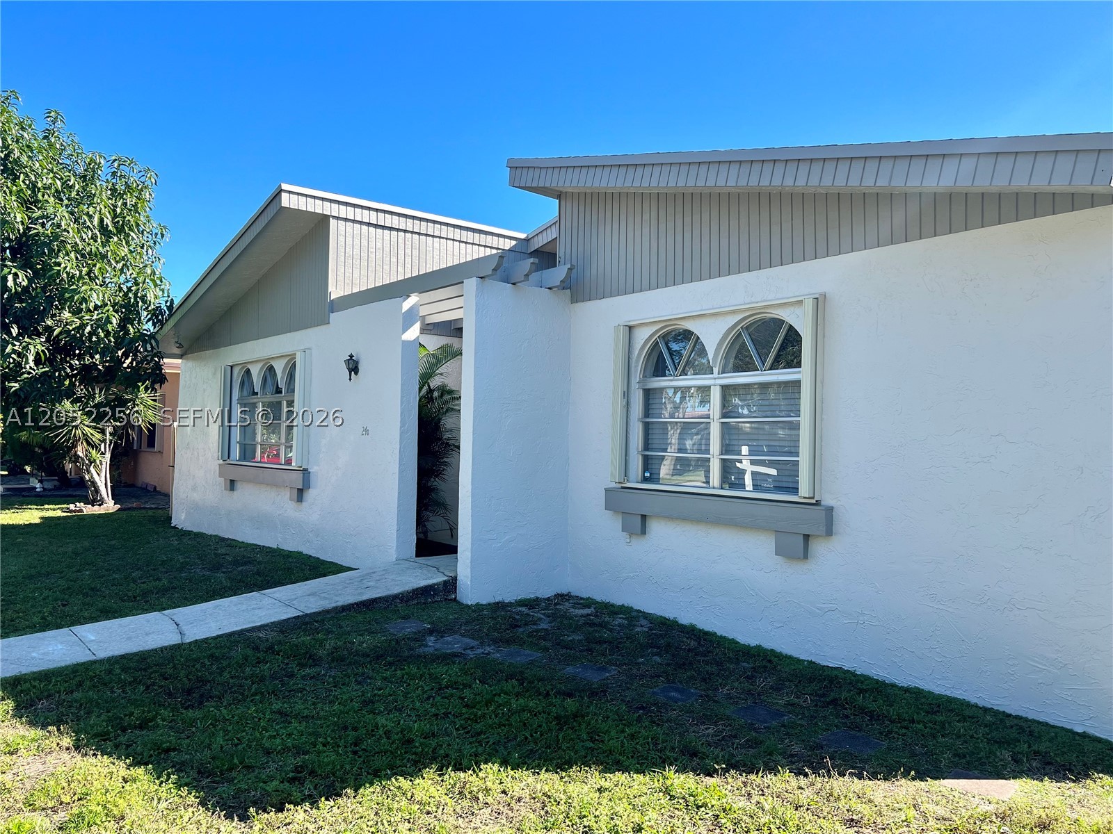 240 SE 7th St, Dania Beach FL 33004