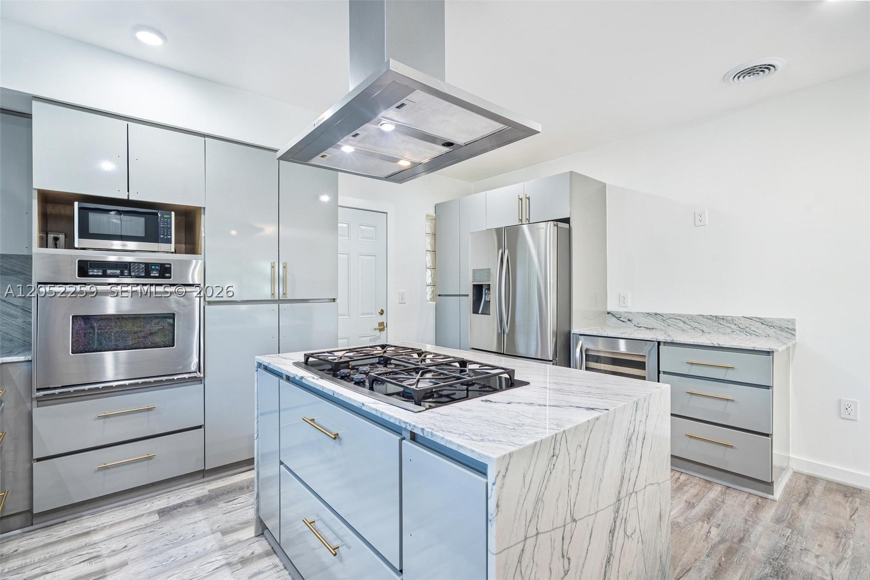 7810 Beachview Dr, North Bay Village FL 33141