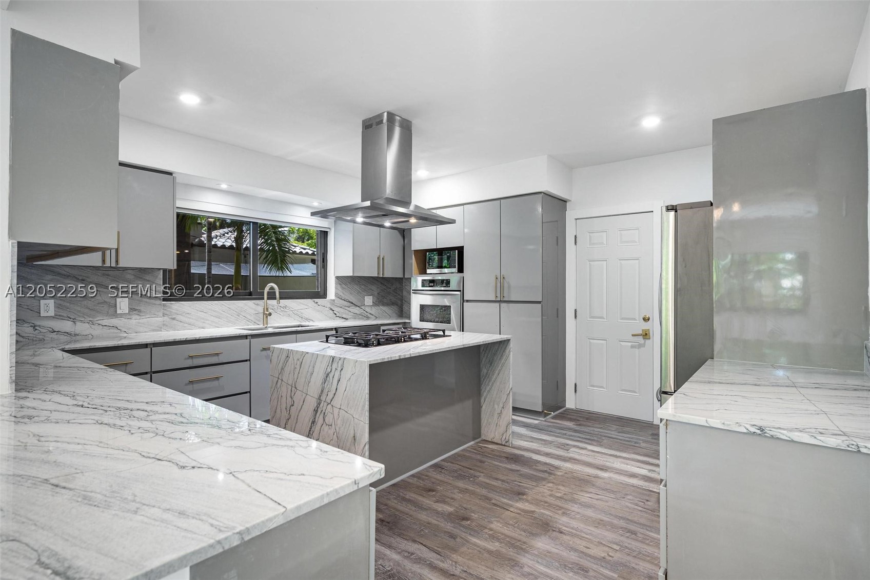 7810 Beachview Dr, North Bay Village FL 33141