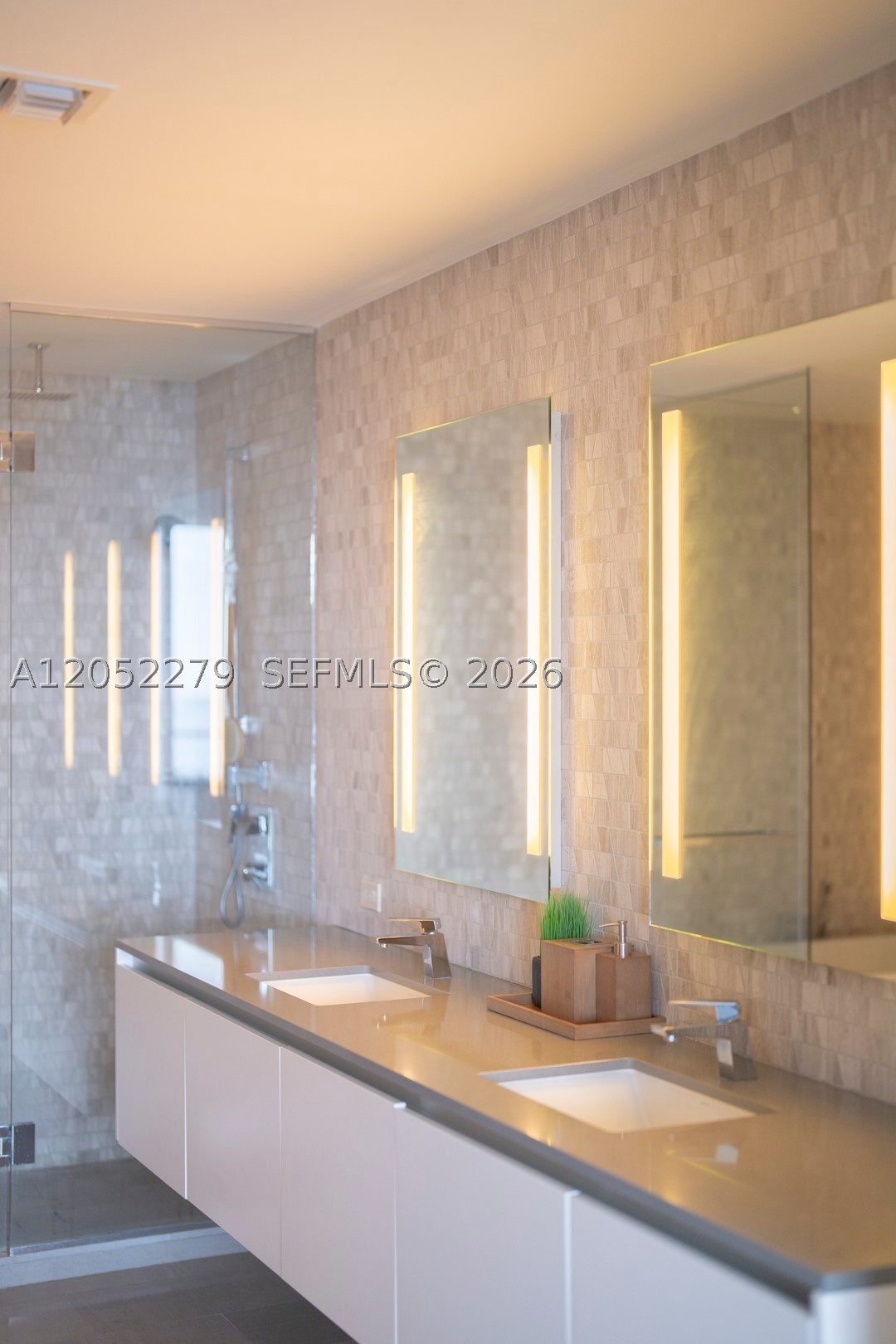 88 SW 7th St #2712, Miami FL 33130