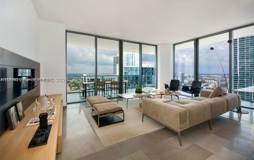 88 SW 7th St #2712, Miami FL 33130
