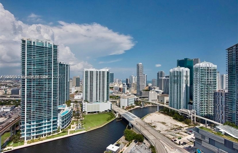 88 SW 7th St #2712, Miami FL 33130