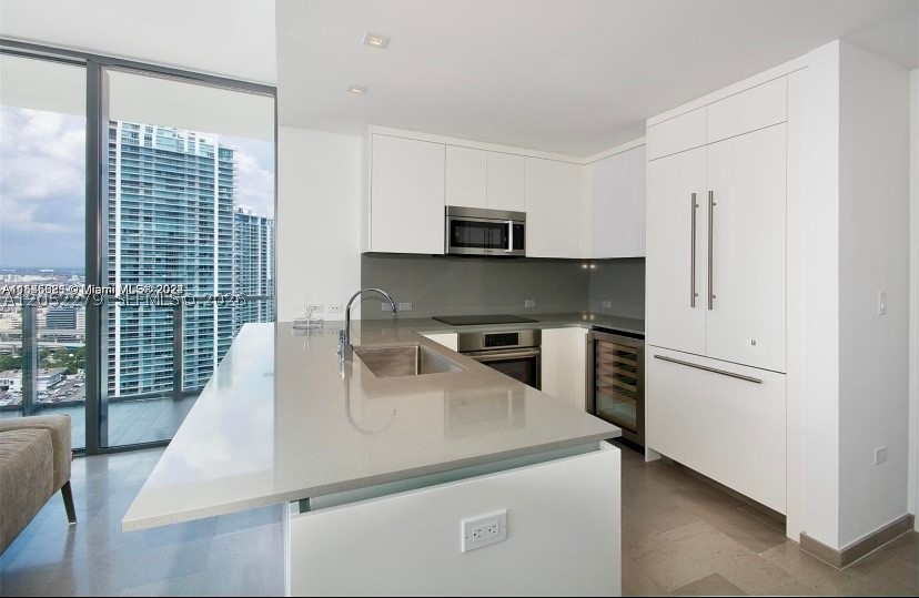 88 SW 7th St #2712, Miami FL 33130
