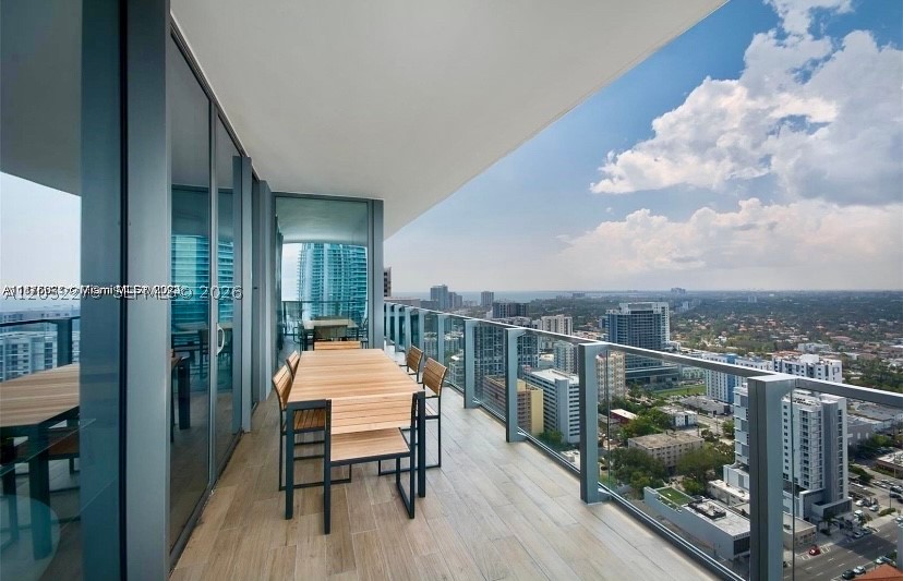 88 SW 7th St #2712, Miami FL 33130