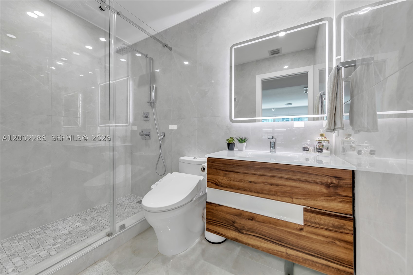 60 SW 13th St #2216, Miami FL 33130