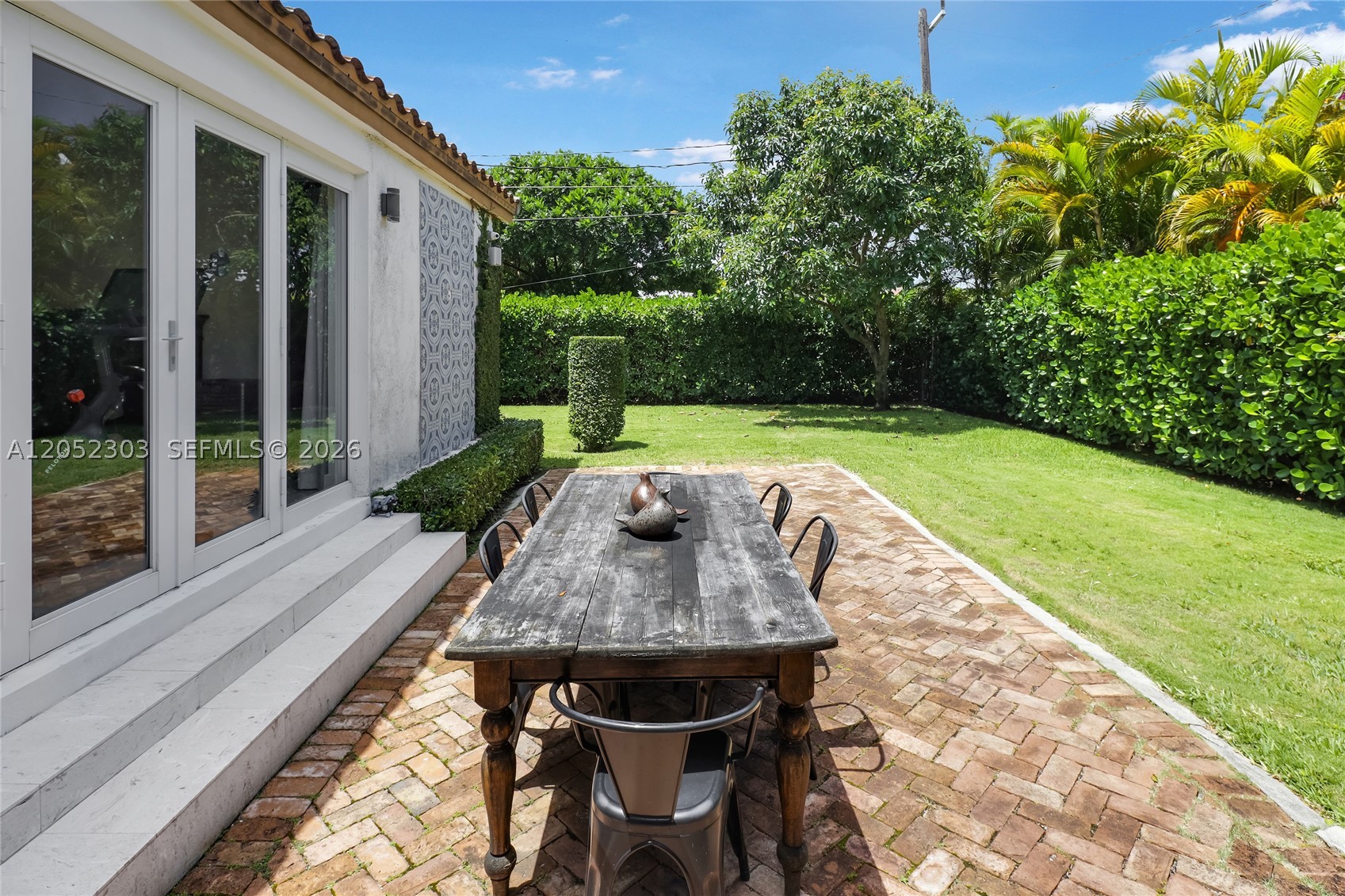 583 W 49th St, Miami Beach FL 33140