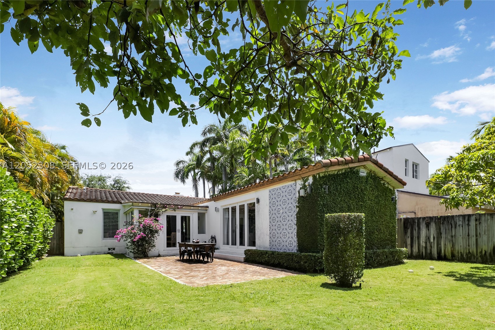 583 W 49th St, Miami Beach FL 33140