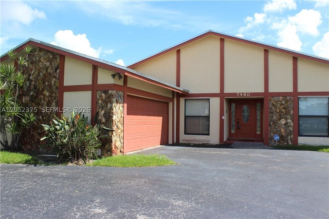 7480 NW 37th Ct, Lauderhill FL 33319