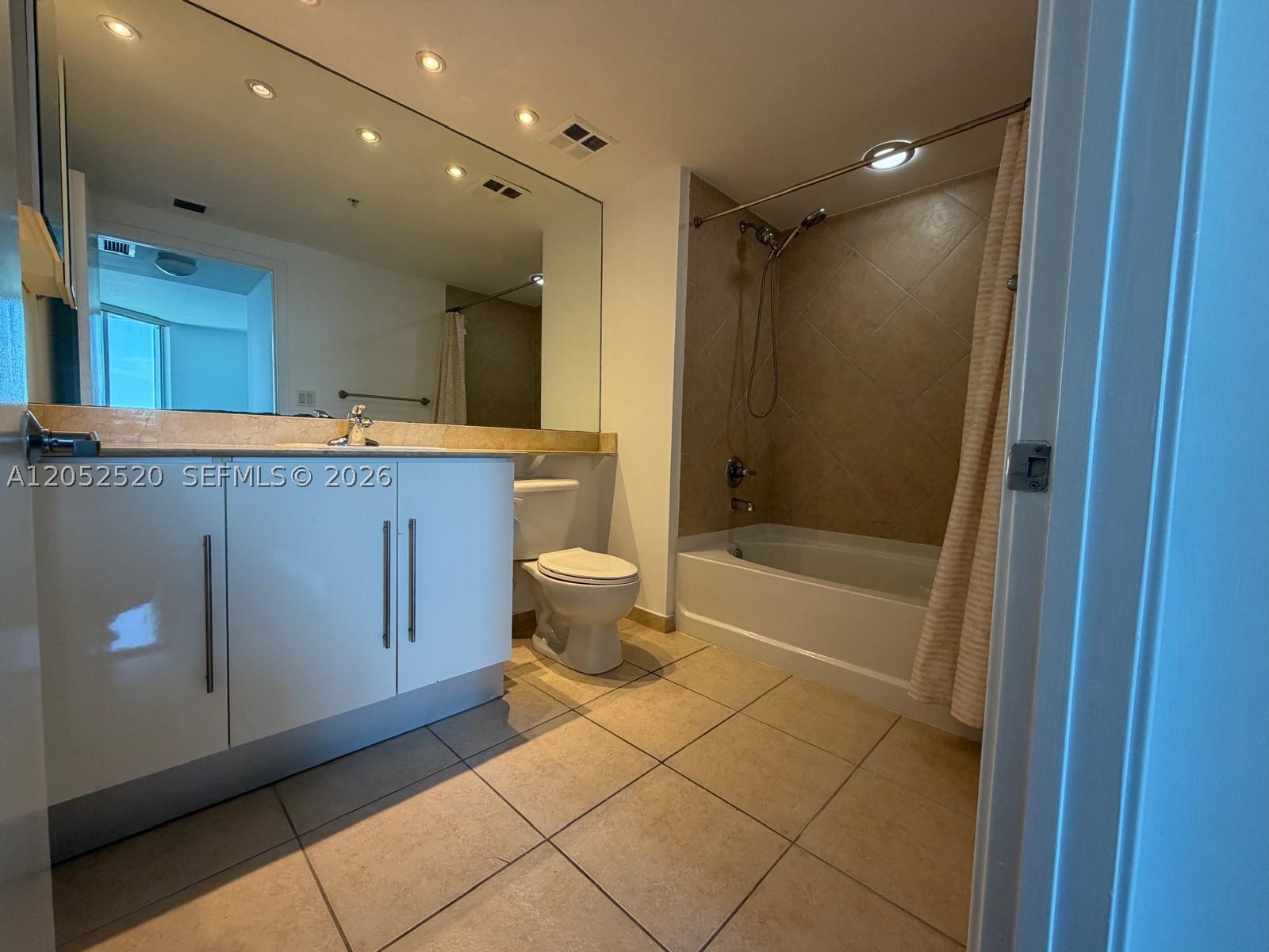 335 S Biscayne Blvd #3507, Miami FL 33131