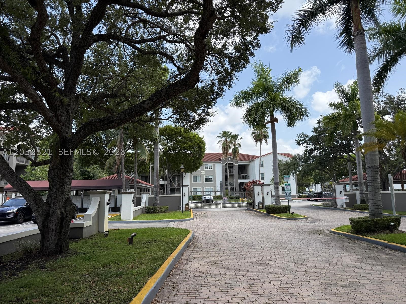 6861 SW 44th St #205, Miami FL 33155
