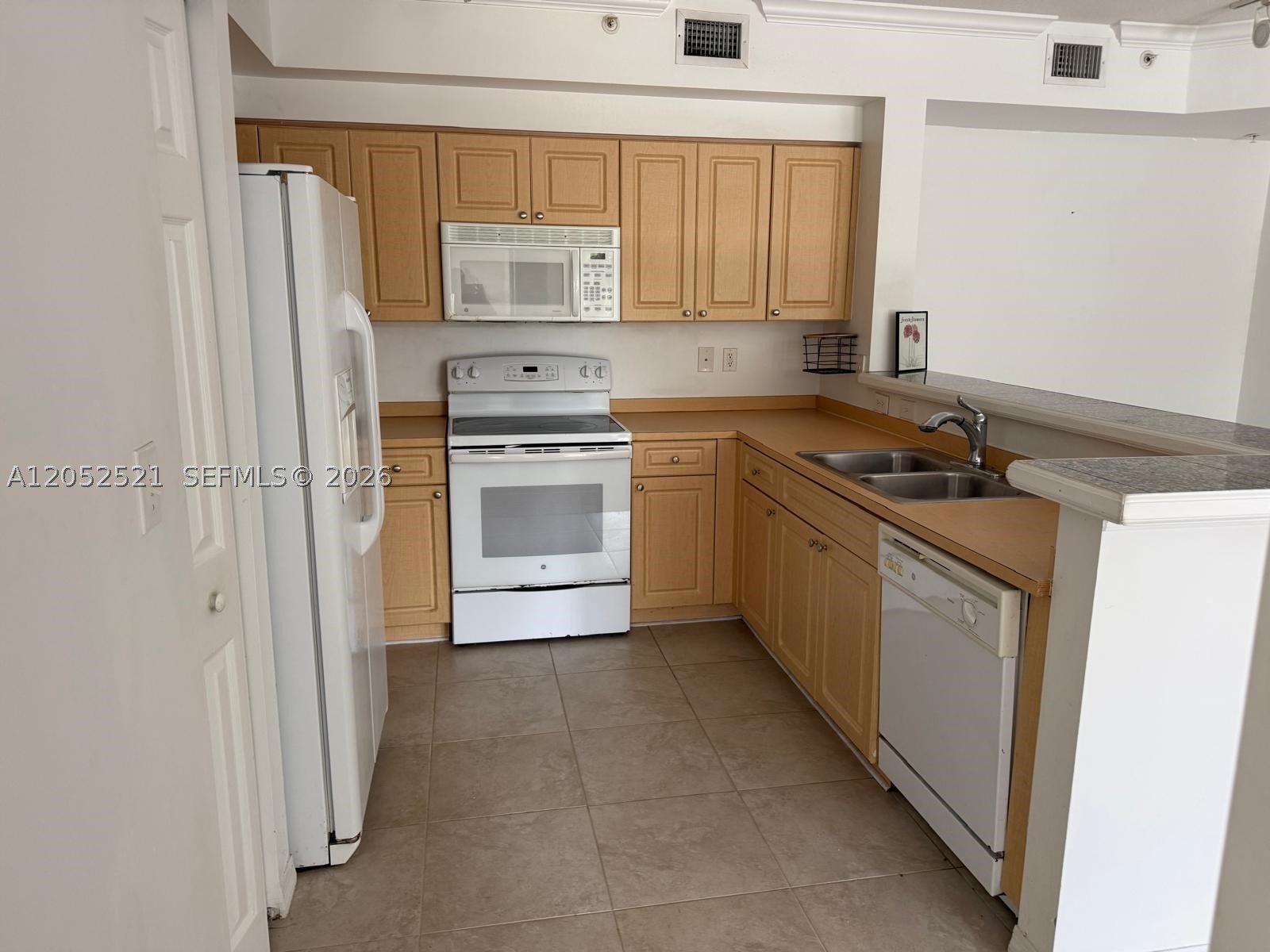 6861 SW 44th St #205, Miami FL 33155