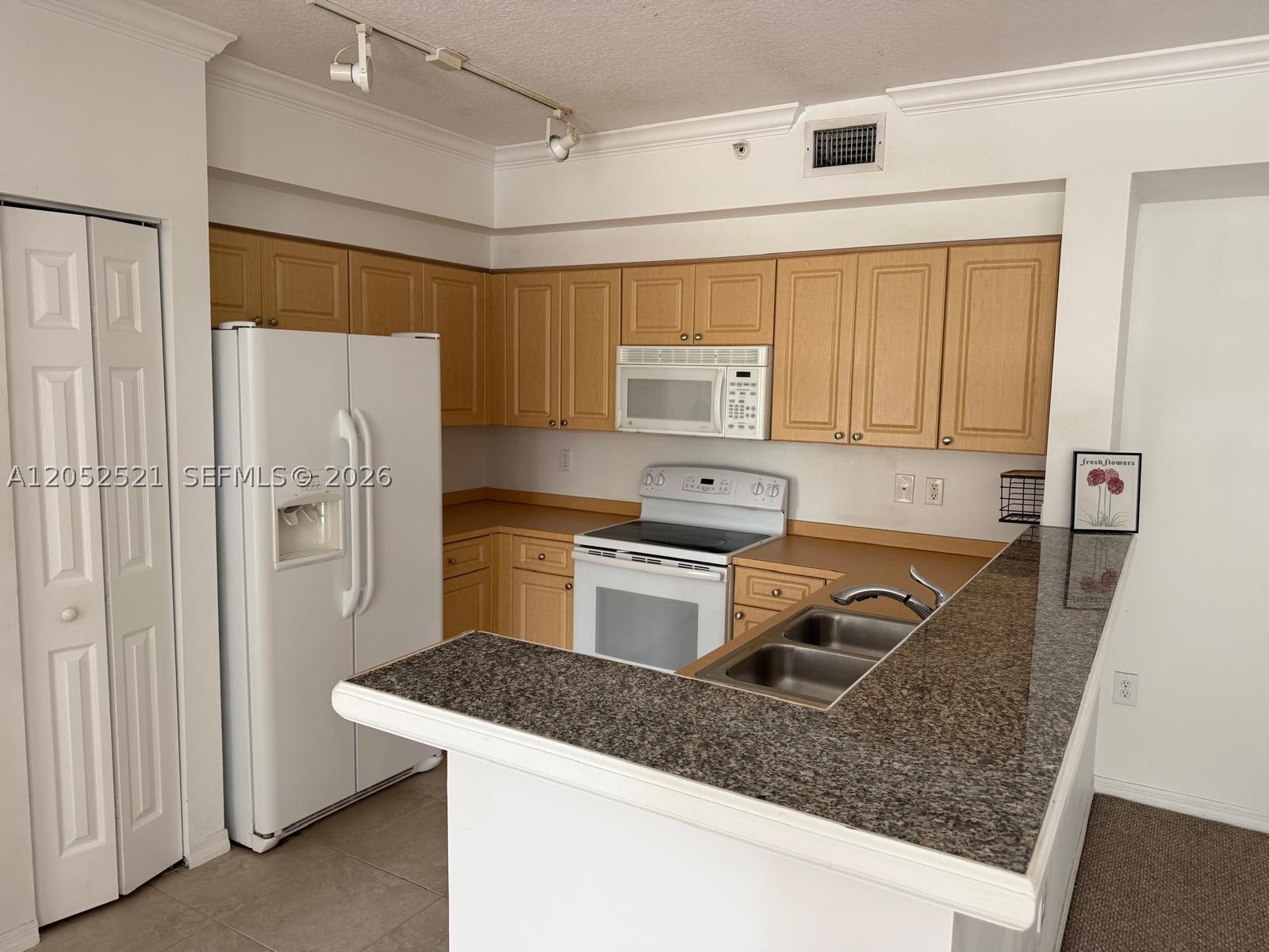6861 SW 44th St #205, Miami FL 33155