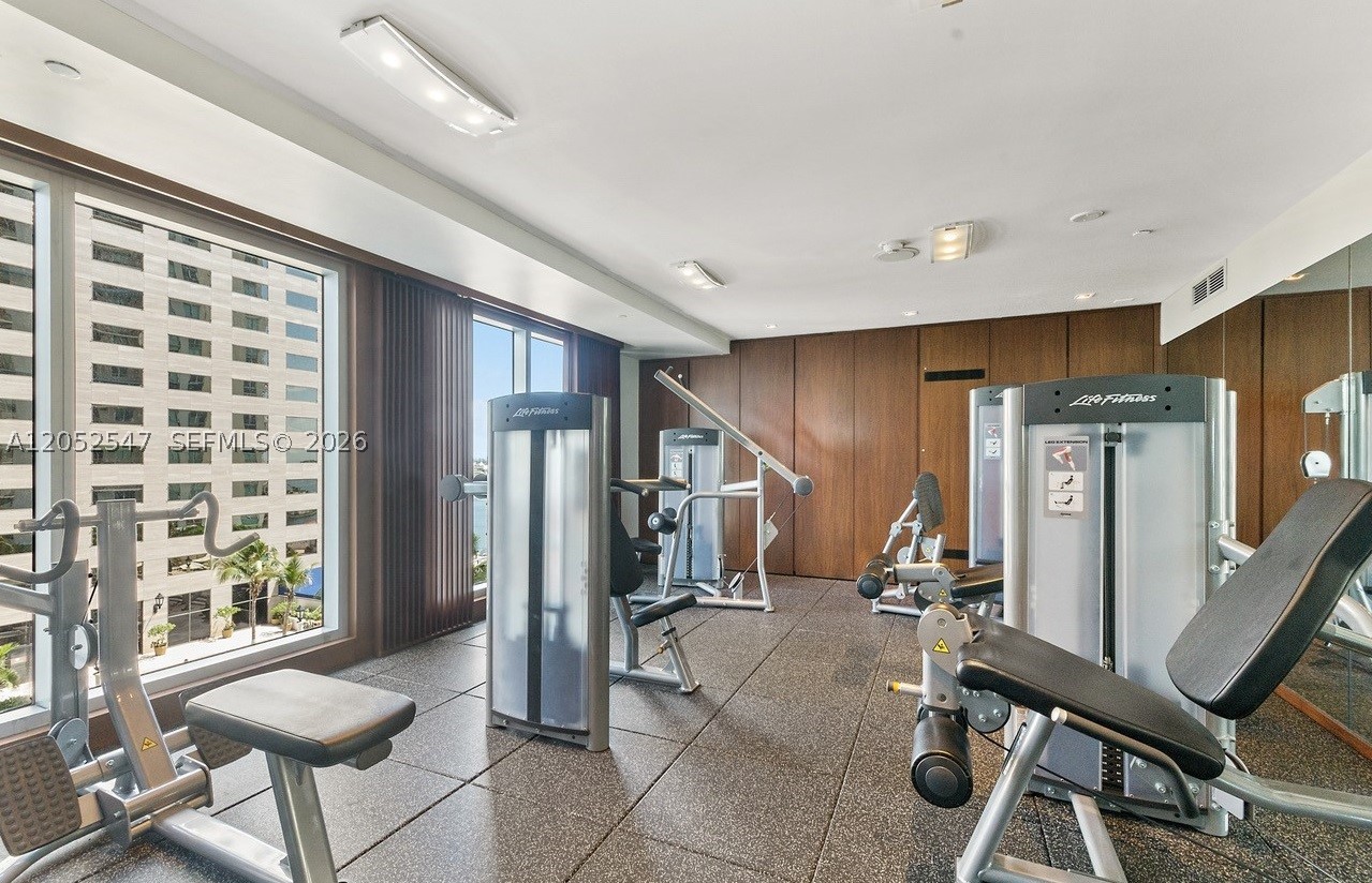 325 S Biscayne Blvd #2119, Miami FL 33131