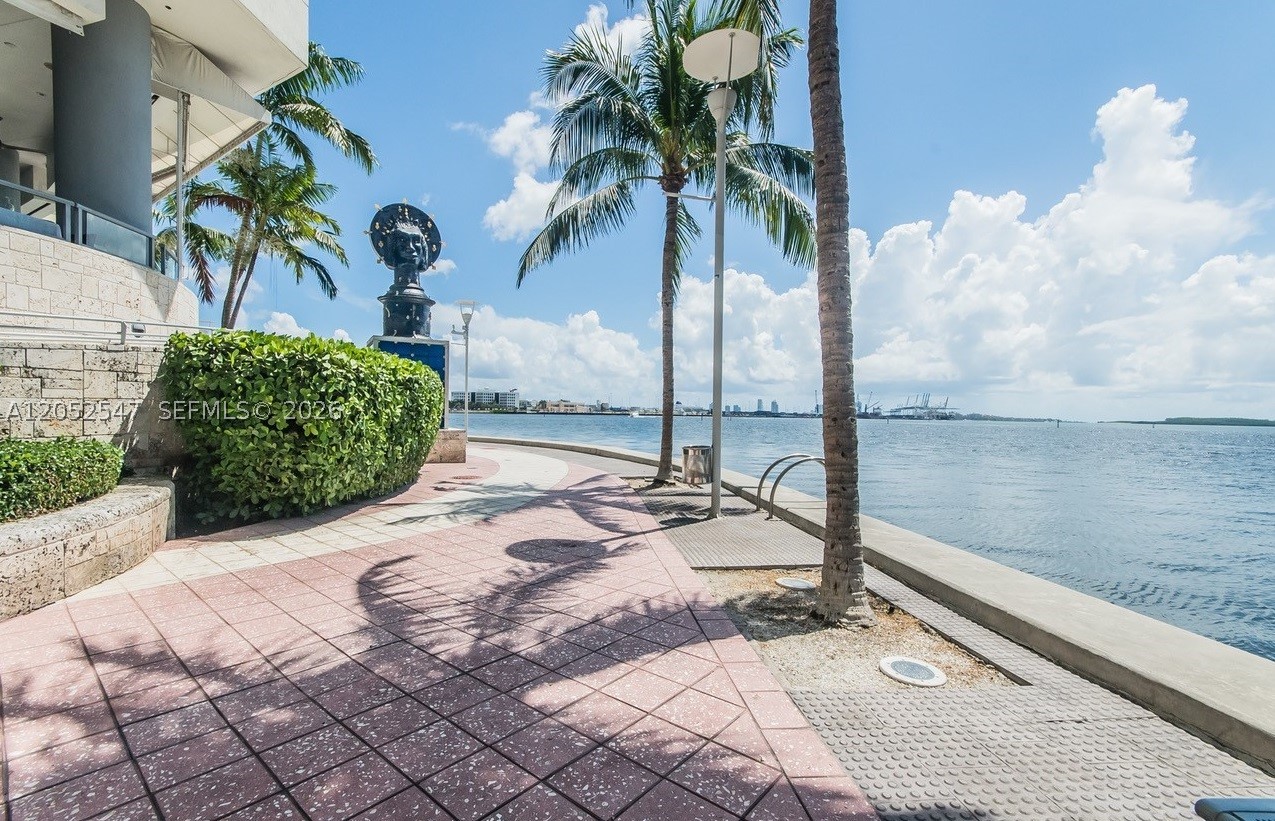 325 S Biscayne Blvd #2119, Miami FL 33131