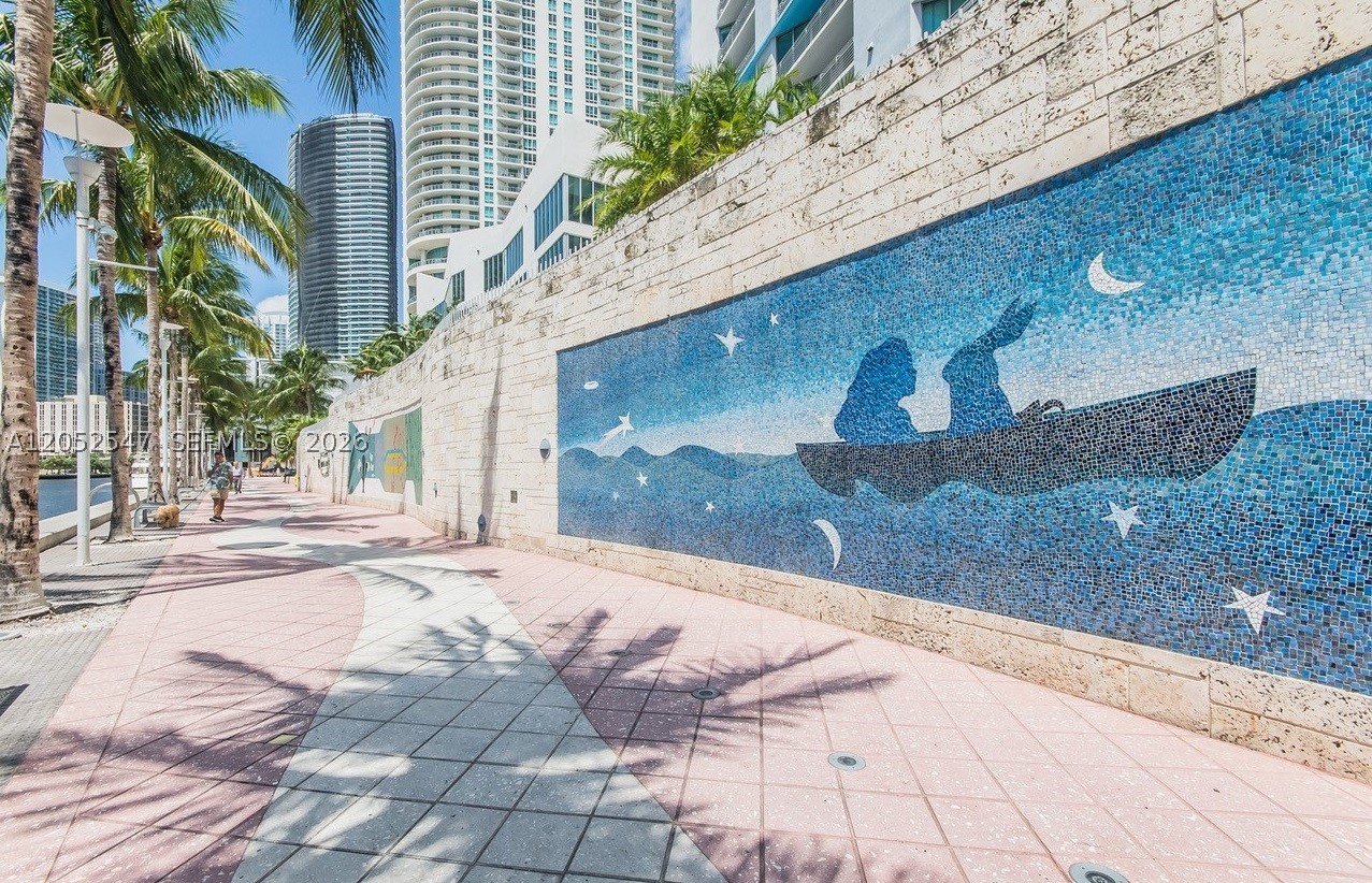 325 S Biscayne Blvd #2119, Miami FL 33131