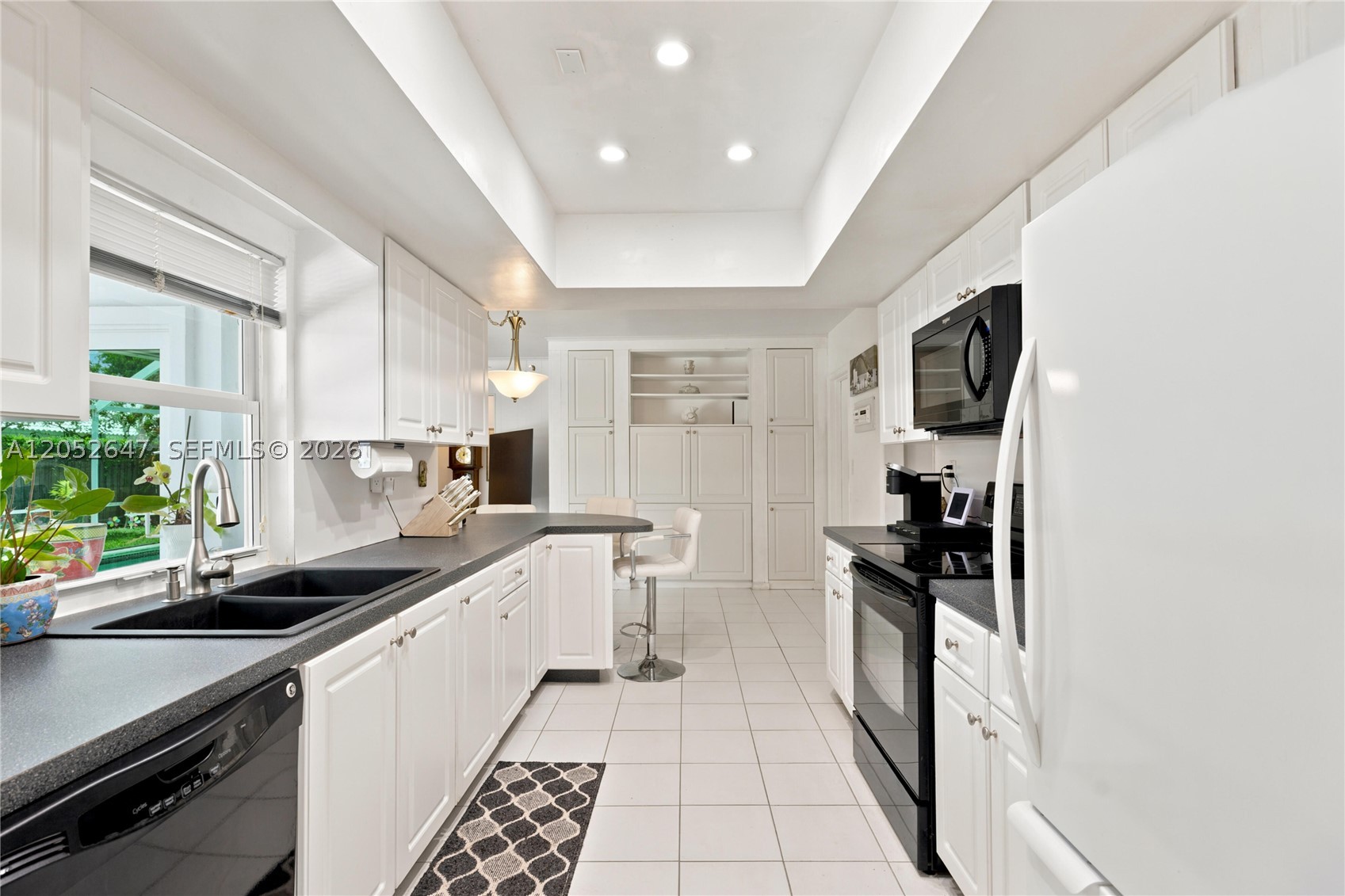 8 Castle Harbor Is, Fort Lauderdale FL 33308